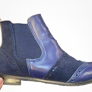 Santorini Made in Italy. Size  7 blue